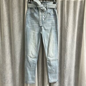 Express - Light wash / Super High Waisted / Skinny legging Jean. Size 2